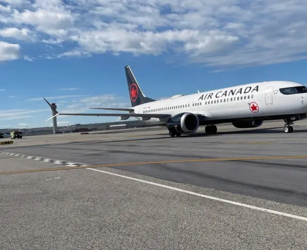 Canadian Airlines Boeing 737
