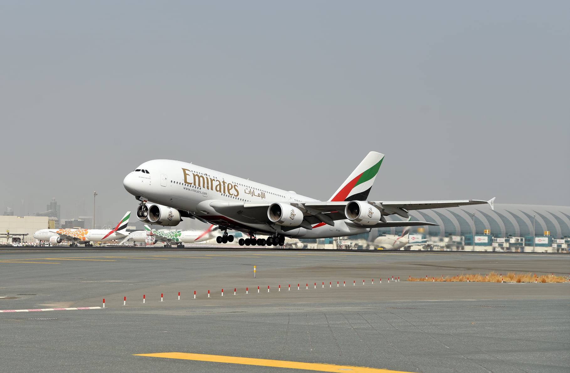 Emirates agrees to buy 5 Airbus A380s