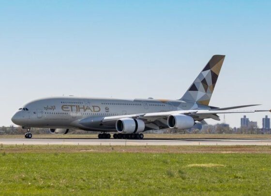 Airlines Etihad follows Emirates in exploring co-operation pact with Vietnam Airlines