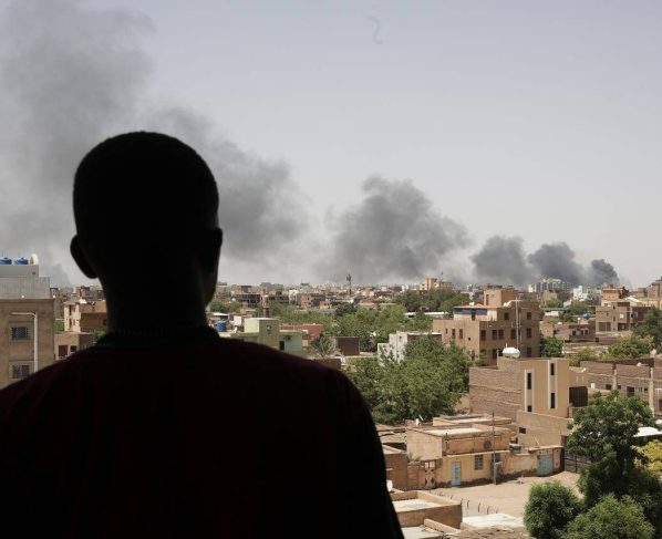 US embassy staff and families evacuate from Sudan