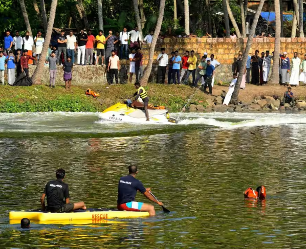 Tourist boat capsizes in Kerala India
