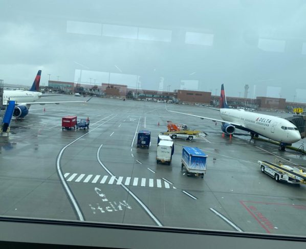 US to Lift COVID Vaccination Requirement for Air Travellers