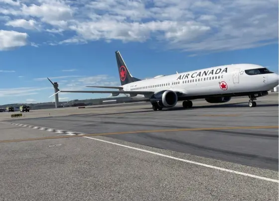 Canadian Airlines Boeing 737