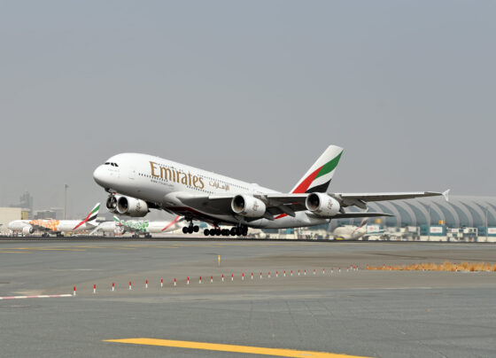 Emirates agrees to buy 5 Airbus A380s